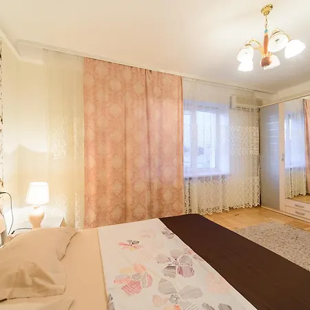 Apartment On Lesi Ukrainky Blvd *