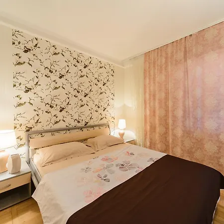 On Lesi Ukrainky Blvd Apartment