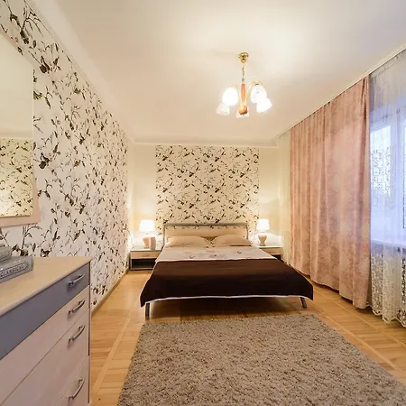 On Lesi Ukrainky Blvd Apartment Kyiv